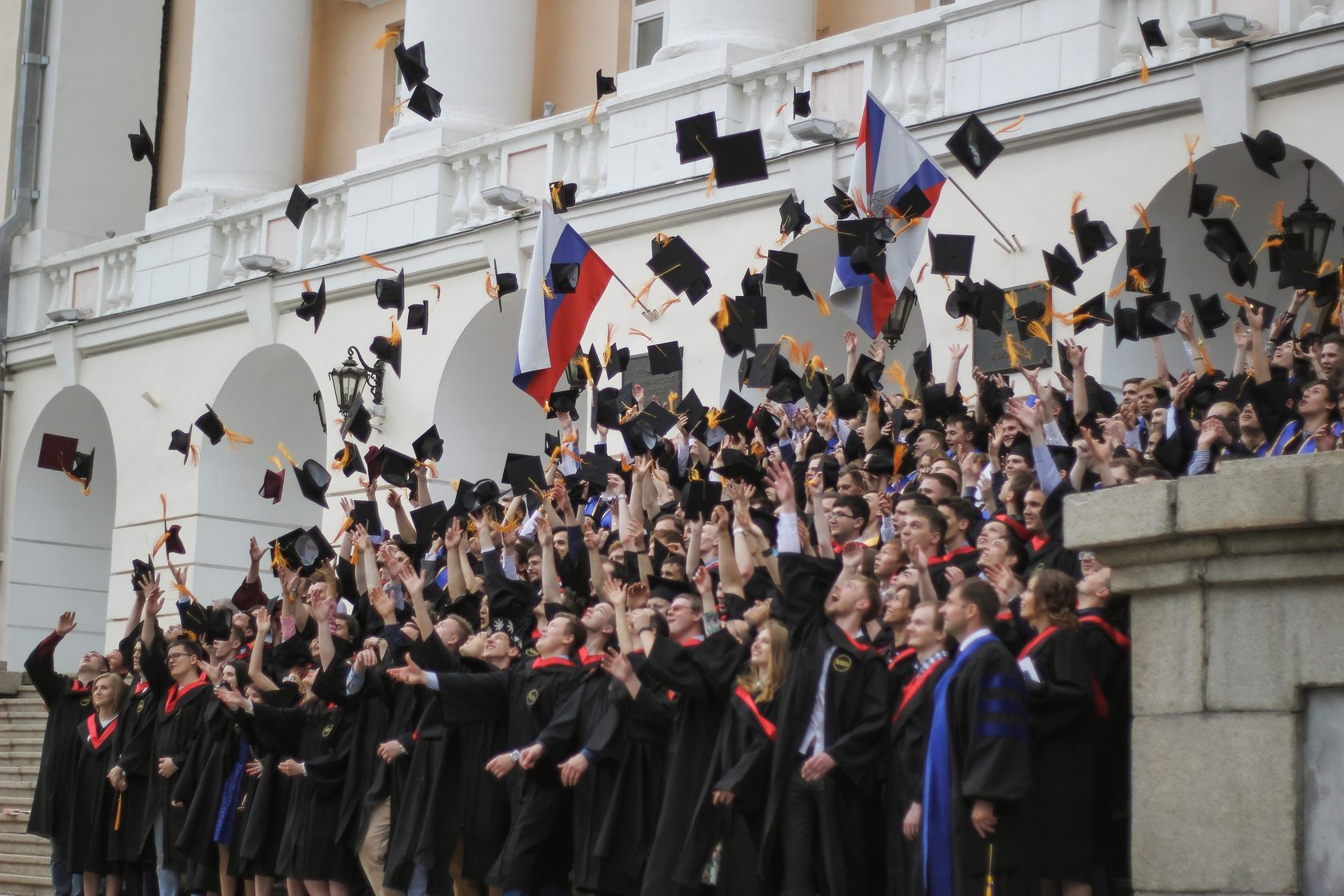 Университеты выходят из моды? почему выпускники школ всё чаще выбирают колледжи
