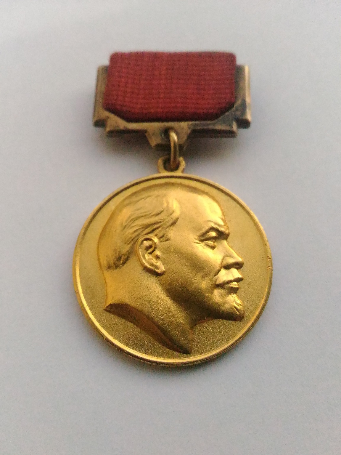Размер Ленинской премии в 1926 – 1935 гг был равен 2 500 – 5 000 руб, в 1957 – 1991 гг – 10 000 руб Она присваивалась за выдающиеся достижения в науке, технике, искусстве